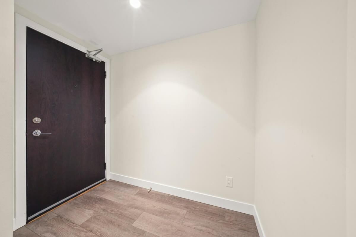 Dazzling Condo By Stadium Downtown With Free Parking Vancouver Eksteriør bilde