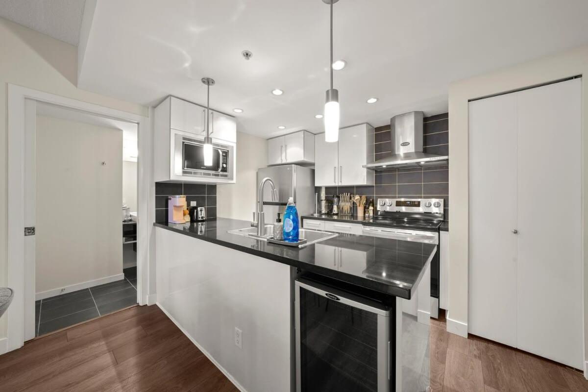 Dazzling Condo By Stadium Downtown With Free Parking Vancouver Eksteriør bilde