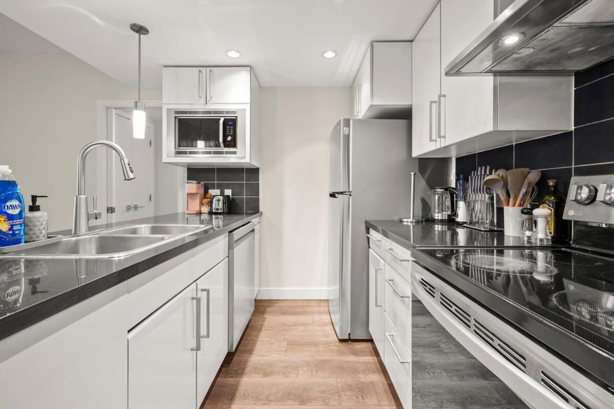 Dazzling Condo By Stadium Downtown With Free Parking Vancouver Eksteriør bilde